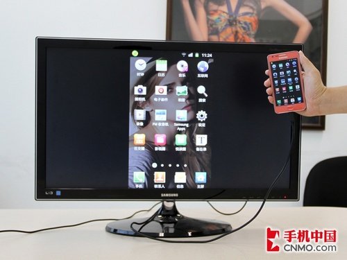 来将手机的microusb接口和电视的hdmi线连接