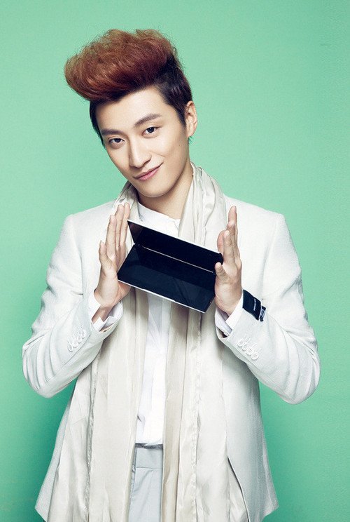 全能小生乔任梁 拍摄索尼Tablet P大片