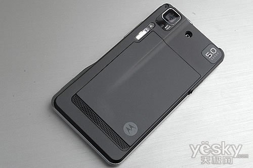 超薄加个性机背 摩托罗拉XT701港版售3380
