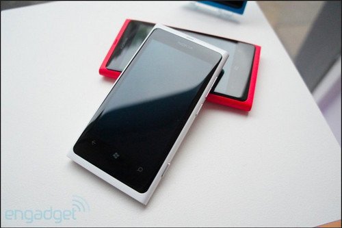 WP时尚机皇 Lumia 800白色版正式上市