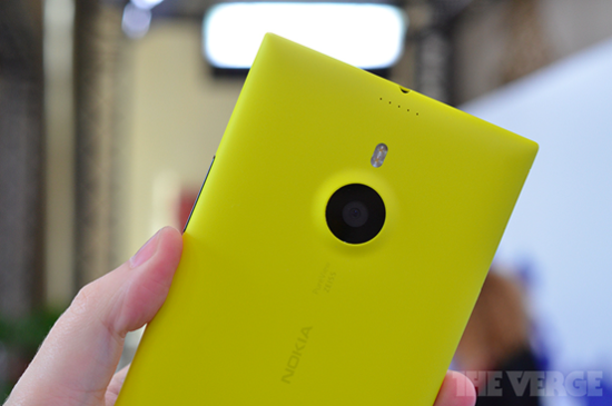 诺基亚Lumia 1520试用：像是一台小平板