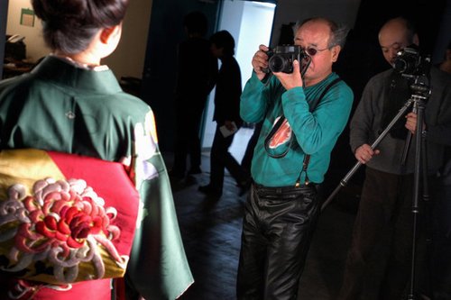 备受争议 专访情色摄影大师荒木经惟_数码_腾讯网