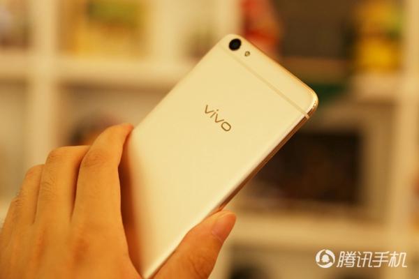 vivo X7评测：指纹前置的美颜手机