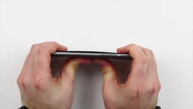 iPhone 6、M8、Moto X、1020外力弯曲测试
