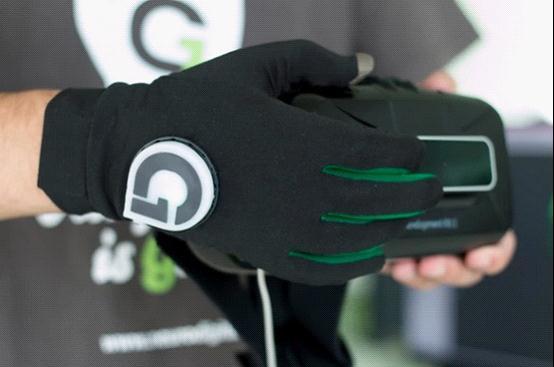 Gloveone：可提供真实触感的虚拟现实手套