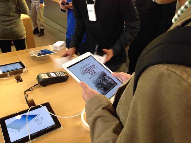 iPad Air首发现场：人数未及预期黄牛没兴趣