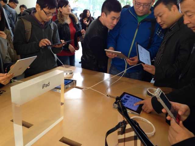 iPad Air首发现场：人数未及预期黄牛没兴趣
