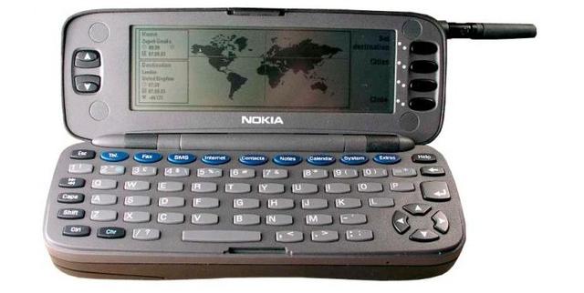 全键盘手机:诺基亚 9000(1996年)