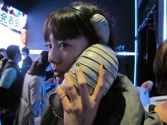 日本又出奇葩 给手机装“耳朵”听奇怪的声音