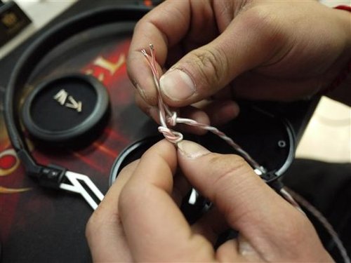 断线从此不叫事 泡泡教你给耳机换线