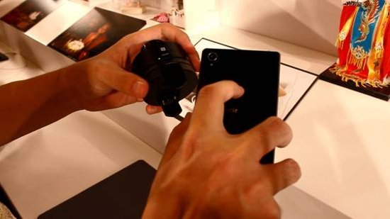 索尼手机镜头试用：操作新颖但价格不菲