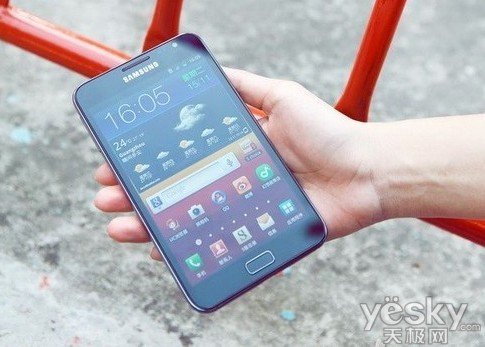 5.3英寸高端双核强机 三星i9220报价4980元