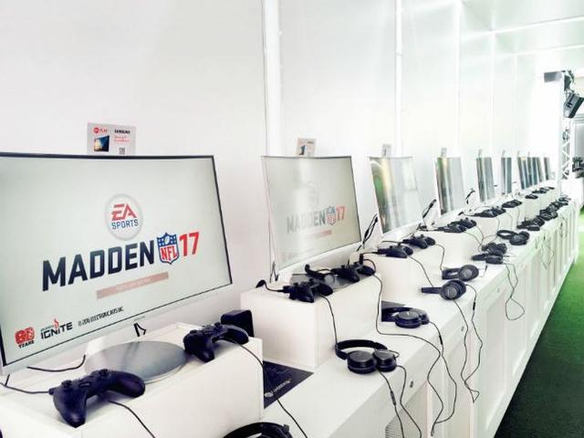 三星在E3上展示曲面游戏显示器 买显示器还送大作