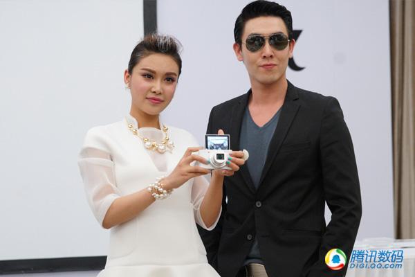 索尼发两款长焦卡片机 30倍变焦+自拍翻转屏