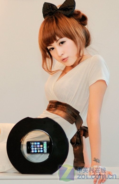 激情+科技! DOSS<em>性感吊带</em>装<em>美女</em>多图_数码_