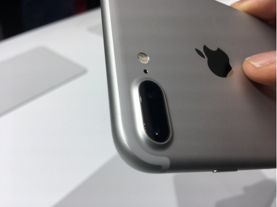 iPhone 7 Plus的相机比想象中更牛 有助于AR发展