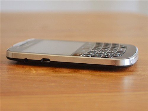 最薄Bold系列 沈阳黑莓9900入手仅4K元