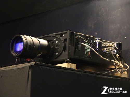 加施耐德变形镜头 DP顶级影院投影方案