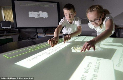 触控式智能课桌或将在未来进入校园