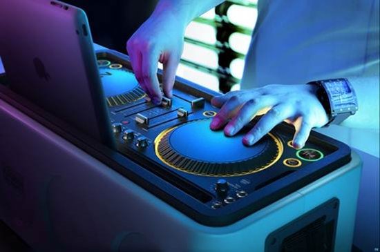 飞利浦发布内置迷你混音器的iOS版DJ底座