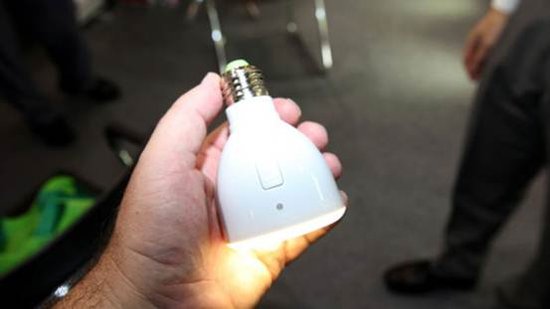 应急LED灯泡 内置电池可拆下来当手电筒
