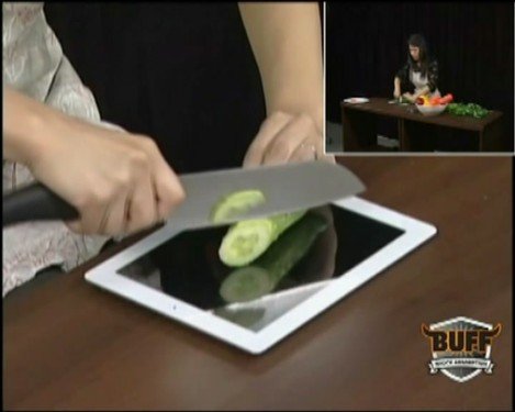 苹果新iPad被当切菜板 它能Hold住吗?