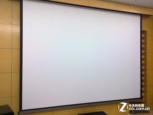 2.8倍增益 三星150英寸电动幕布简评