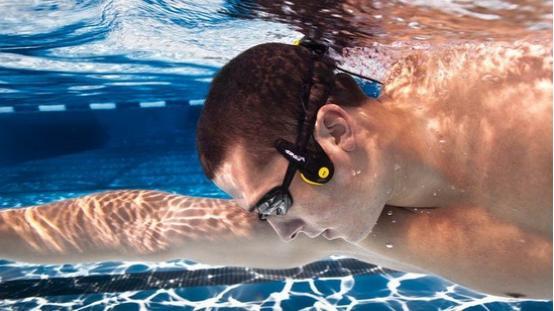 游泳时你可以佩戴这7款最佳可穿戴设备