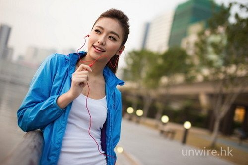 运动音乐完美结合 美女推荐防脱落耳机