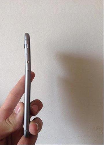 iPhone 6 Plus如此脆弱？放口袋里就被压弯