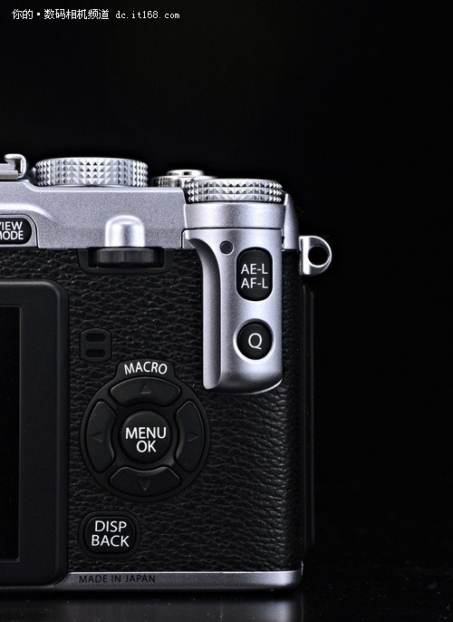 No anti-triad Fuji, the newly released interchangeable lens camera X-E1
