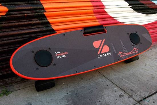 依靠重力感应前进的智能滑板Zboard
