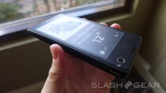 一面Android一面電子書YotaPhone雙屏手機試用