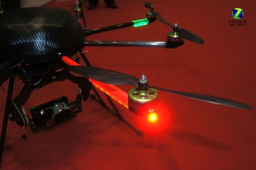 P&E2011:让相机飞 6万元8轴航拍飞行器