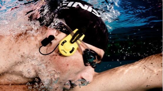游泳时你可以佩戴这7款最佳可穿戴设备