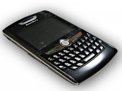 显示效果惊人 黑莓8800超薄手机售689