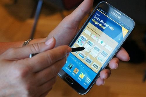 5.5英寸巨屏 三星GALAXY Note II售价3880元