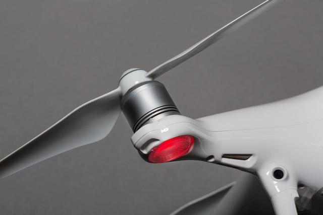 大疆发布新品Phantom 4 能够自动规避障碍