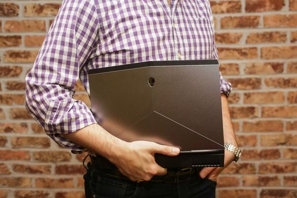 外媒对Alienware 13 R3的屏幕赞不绝口 不服来看
