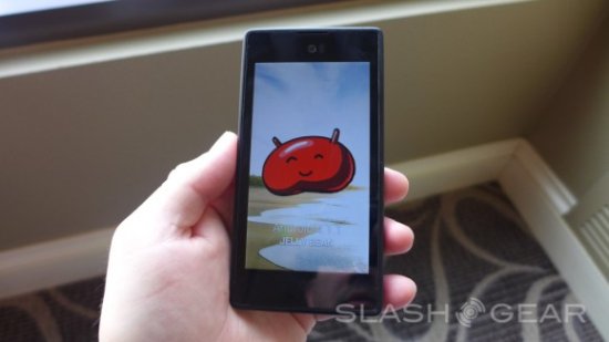 一面Android一面電子書YotaPhone雙屏手機試用