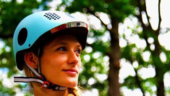 这头盔可以让骑行更安全 可以提示盲区，可以手势控制