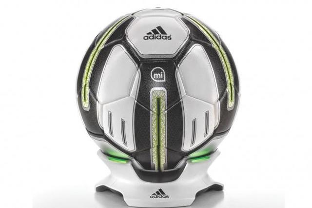 Adidas推智能足球 記錄踢球數據并與手機同步