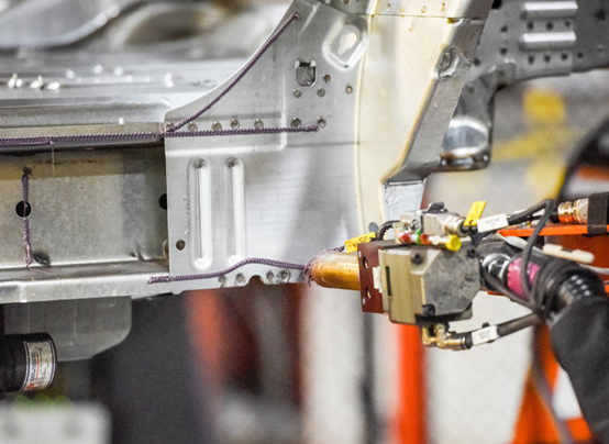 如何汽车更省油？粘合剂和电池成为新希望