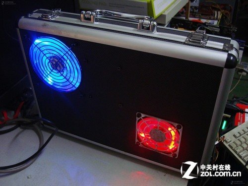 牛人打造fbi手提电脑 超轻薄碉堡机箱