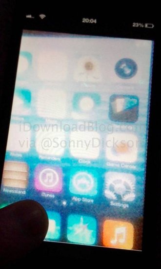 iOS 7截图曝光：图标开始放弃3D立体效果