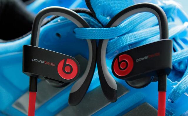 Beats全新无线入耳式耳挂Powerbeats2上手