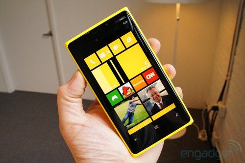 4.5英寸超大屏 诺基亚Lumia 920真机赏