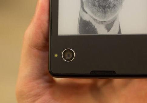 另类双屏手机YotaPhone发布 彩屏加墨水屏