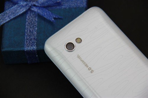 步步高旗下的第一款安卓智能手机VI出市