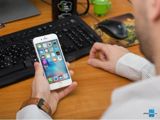 外媒评年度最佳手机:iPhone 6s和Galaxy S6